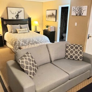 Iron/ironing board, free WiFi, bed sheets - Cozy Hillside Studio at North Creek Resort in Blue Mountain. Full Kitchen! (The Blue Mountains)