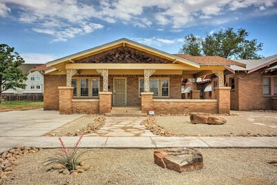 Inviting Lubbock Home > 1 Mi to Downtown