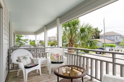 Pet Friendly Single Family Home w Sound Views!