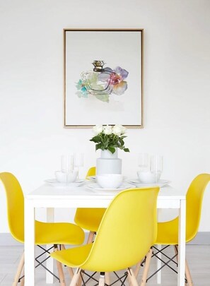 Apartment, 2 Bedrooms | In-room dining
