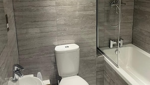 Apartment, 2 Bedrooms | Bathroom | Combined shower/bathtub - Icon Mews Southend  with FREE WiFi (Southend-on-Sea)