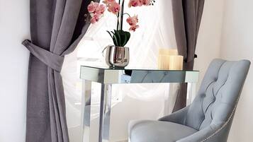 1 bedroom, premium bedding, in-room safe, desk