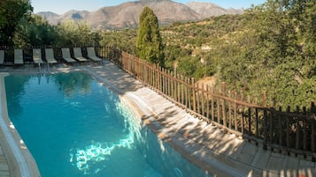 Piscine extérieure, piscine chauffée