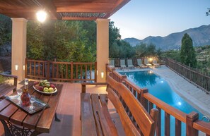 室外游泳池，恒温泳池