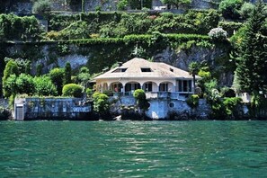 Exterior - Beautiful Lake Front Villa, amazing lake como view, exclusive location!! (Argegno)
