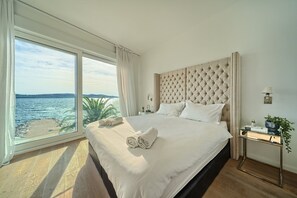 4 bedrooms, desk, iron/ironing board, free WiFi - Beachfront Villa Deep Blue with Pool I (Trogir)