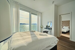 4 bedrooms, desk, iron/ironing board, free WiFi