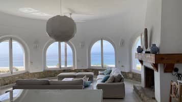 TV, fireplace, books, stereo