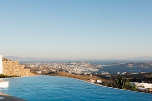 Outdoor pool - Villa DeLucien (Mykonos)