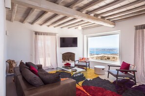 Fireplace - Villa DeLucien (Mykonos)
