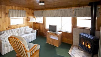 Standard Cabin | Iron/ironing board, free WiFi, bed sheets
