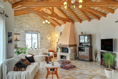 Very comfortable villa with pool and top equipment and QUIET LOCATION