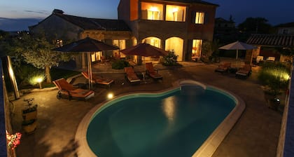 Very comfortable villa with pool and top equipment and QUIET LOCATION