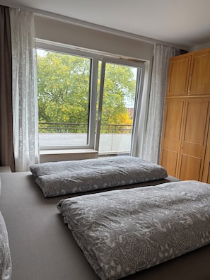 3 bedrooms, iron/ironing board, travel crib, free WiFi
