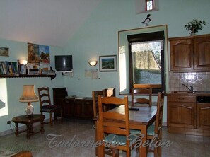 Dining - Pleudihen / Rance between St Malo and Dinan Stone house 2 ears 1-2 pers QUIET (Pleudihen-Sur-Rance)