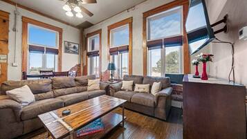 Smart TV, DVD player, stereo