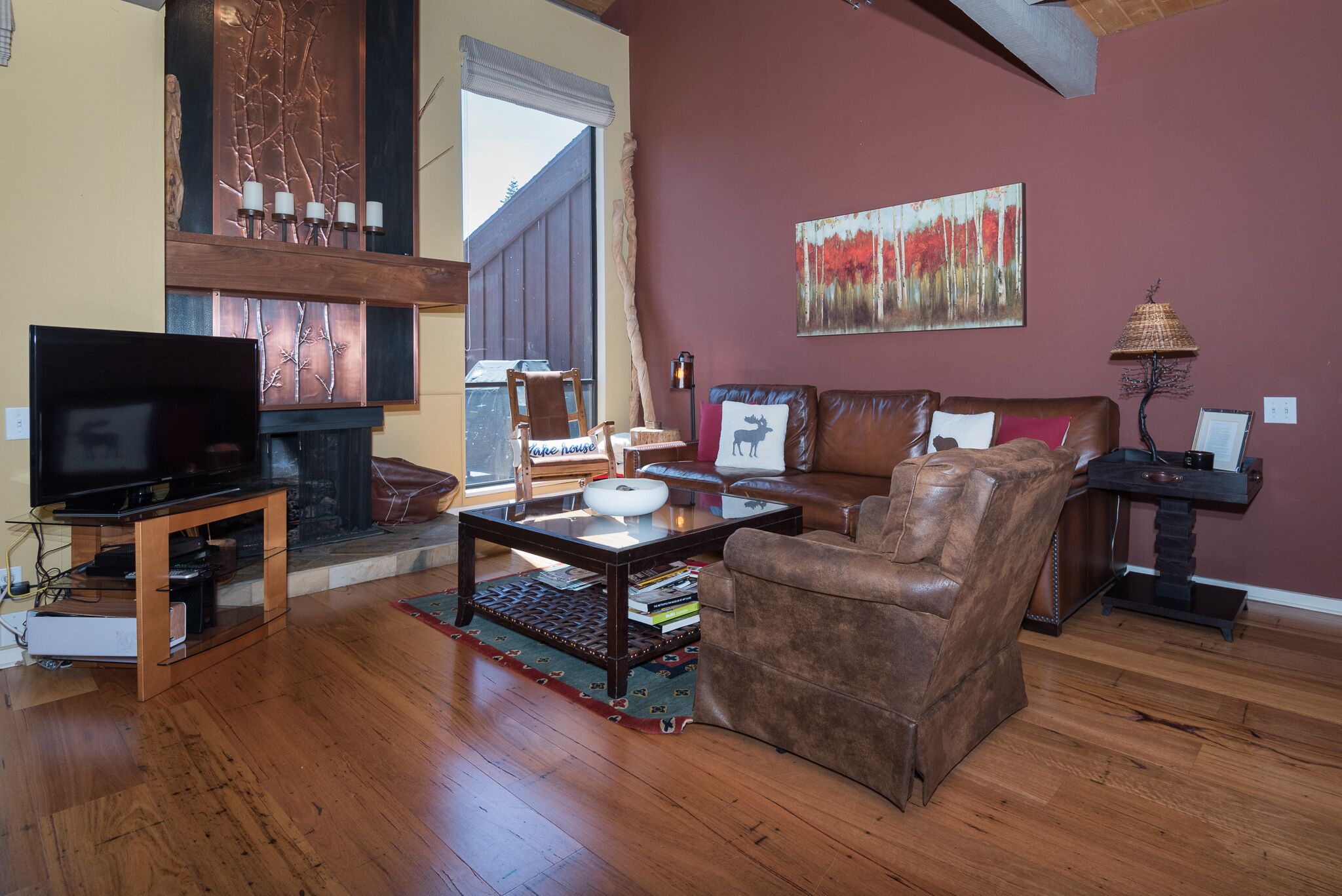 Stunning Designer Town Home in Lakefront Complex w/ Pool, Private Beach, Tennis