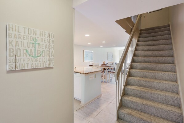 Interior - Surf Court 30 - Updated 2 Bedroom Condo - Short Walk to Beach (Hilton Head Island)