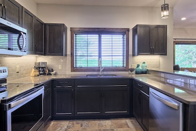 New 2BR Ski In/Ski Out Creekside Condo | Complete Remodel | Private Hot Tub