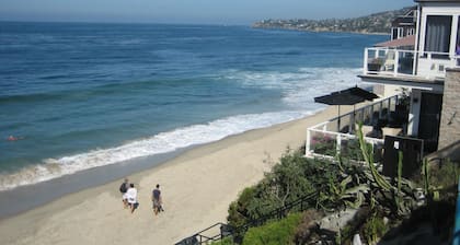 Blessing Cottage: A Vintage Cottage 2 blocks from the beach