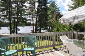 Outdoor dining - Lake Muskoka Cottage with Sandy Beach (Port Carling)