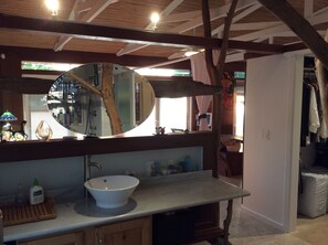 Hair dryer, towels, soap, shampoo - Oceanfront Private Home, AC, Outdoor Kitchen, Magic Sands, Lymans Bay, Turtles! (Kailua-Kona)