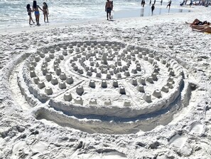 Beach nearby, sun-loungers, beach towels