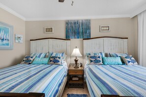 3 Schlafzimmer, Schreibtisch, Bügeleisen/Bügelbrett, Reisekinderbett