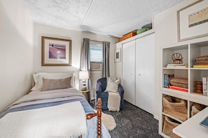 2 bedrooms, desk, free WiFi, bed sheets