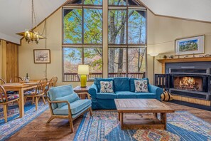 TV, fireplace - Treetop Cabin - Golf | Fireplace | Pool Access | Wifi | Grill | Deck (Hedgesville)