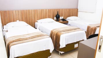 Deluxe trippelrum | Skrivbord, mörkläggningsgardiner, ljudisolering och strykjärn/strykbräda