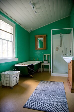 Villa luxueuse, 3 chambres, non-fumeur | Salle de bain | Baignoire et douche séparées, baignoire profonde