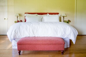 Luxury Villa, 3 Bedrooms, Non Smoking | 3 bedrooms, individually decorated, individually furnished, desk