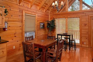 Cabin | Dining