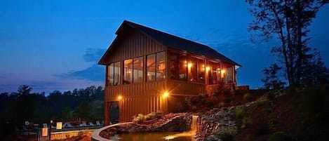 Apartment | Front of property – evening/night