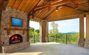Apartment | Terrace/patio - A Glimpse of Heaven Apartment 2 (Sevierville)