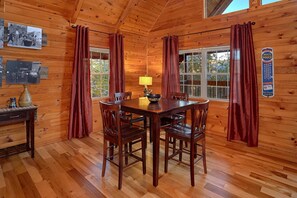 Apartment | Dining - Moonshiners View Apartment 2 (Gatlinburg)