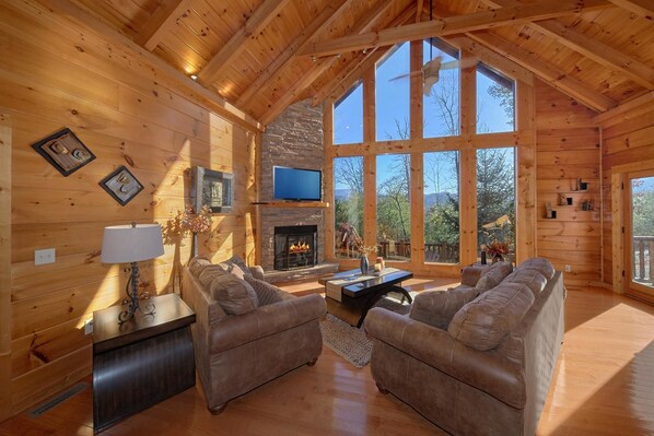 Apartment | Living room | TV, fireplace