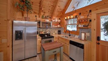 Apartment | Private kitchen | Fridge, microwave, oven, stovetop