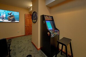 Apartment | Game room
