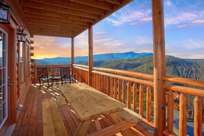 Balcony view - Top Of The World Pool Lodge Apartment 3 (Sevierville)