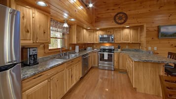 Cabin | Private kitchen | Coffee/tea maker, fridge, microwave, oven