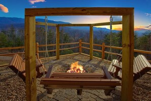 Cabin | Terrace/patio - Grand View Apartment 4 (Gatlinburg)