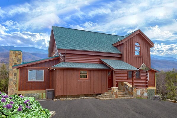 Cabin | Property entrance