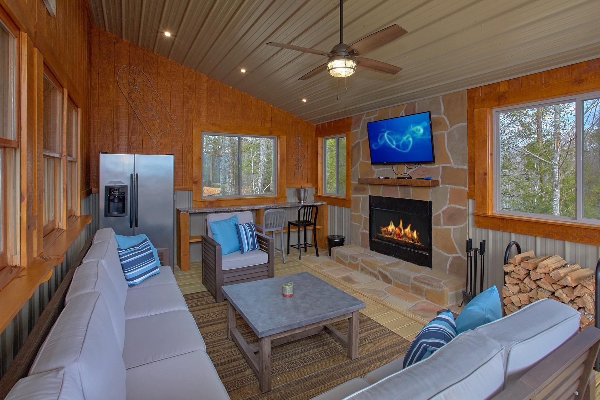 Cabin | Living area | TV, fireplace, DVD player