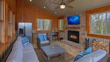 Cabin | Living area | TV, fireplace, DVD player