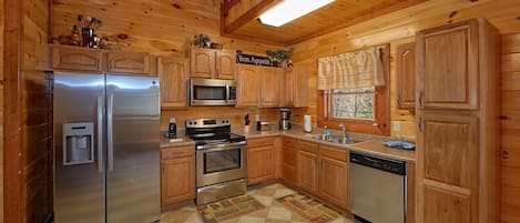 Apartment | Private kitchen | Fridge, microwave, oven, stovetop