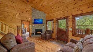 Departamento | Área de sala de estar | Televisión y chimenea