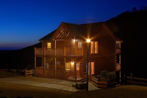 Apartment | Front of property – evening/night - Splash Mountain Lodge Apartment 4 (Sevierville)