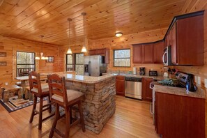 Cabane | Cuisine privée | Réfrigérateur, micro-ondes, four, plaque de cuisson
